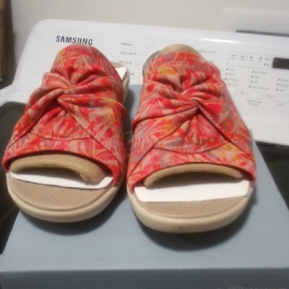 Life Stride Coral Wide-Width Sandals